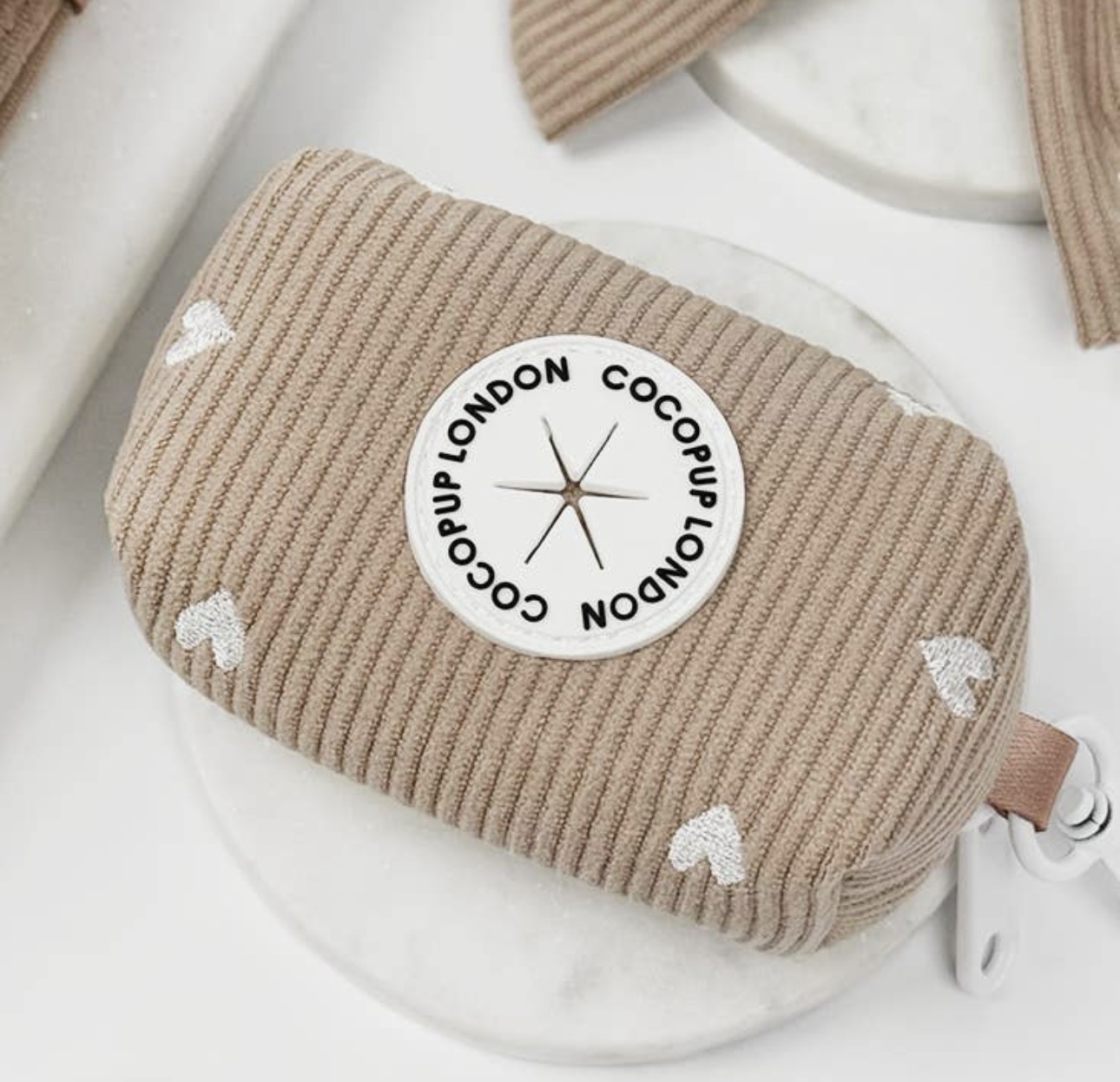 Cocopup London Chai Hearts Poepzakhouder